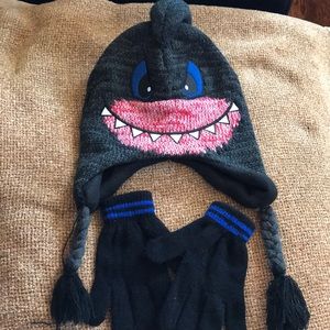 NWOT   TASSLE HAT with MATCHING GLOVES